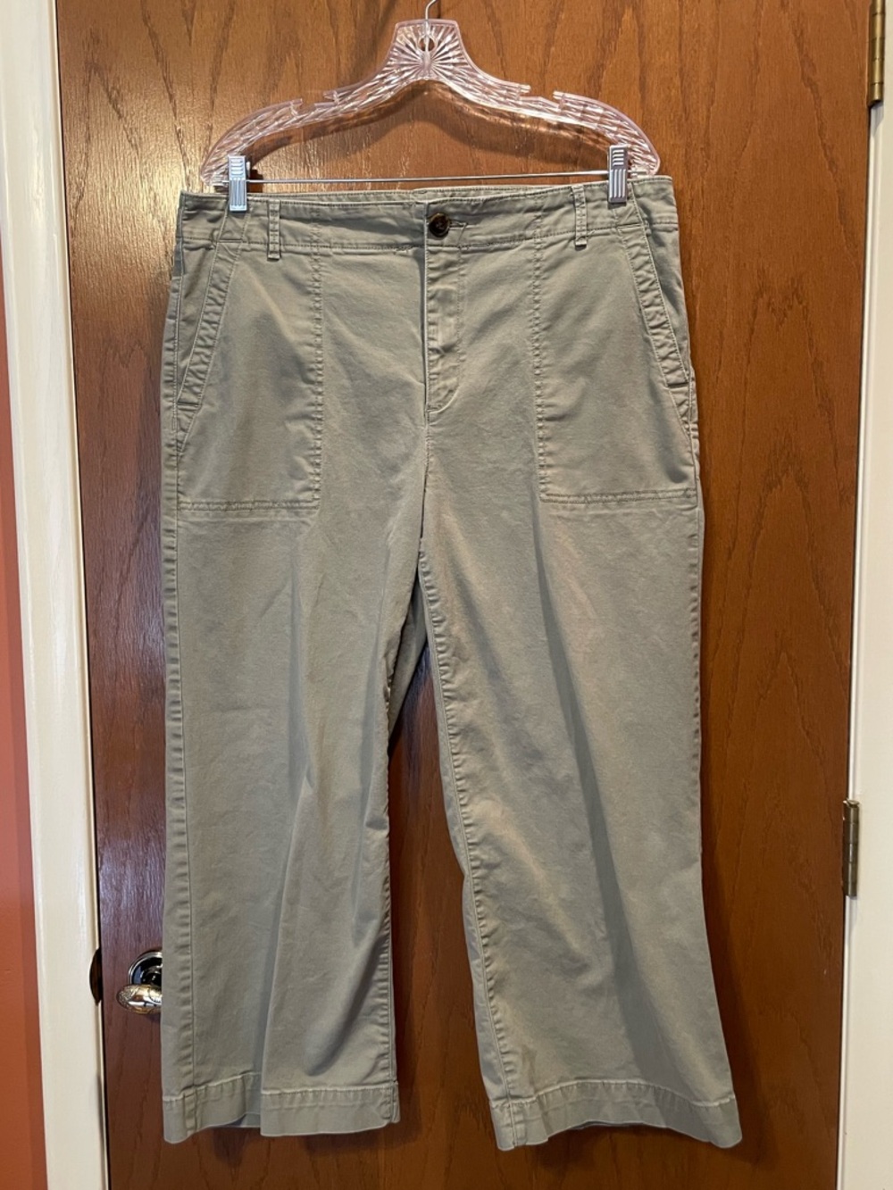 LOFT Wide-leg Cropped Pants in Light Olive Sz 14